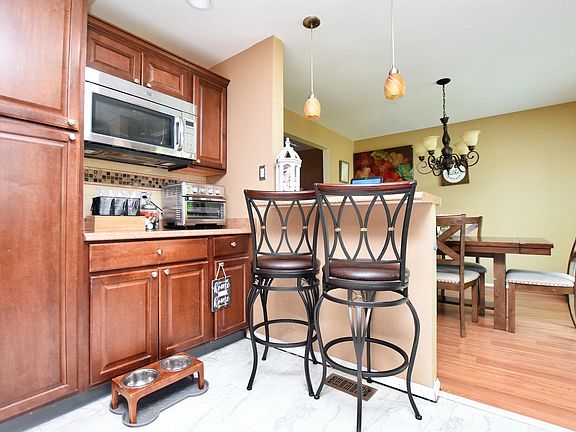 4th image of 210 Bentwood Dr