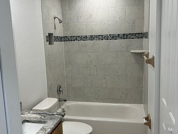 Bathroom 1 (with tub)