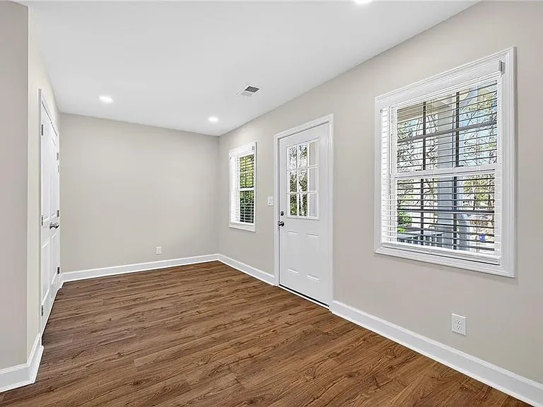 955 Columbia Dr — Photo 7