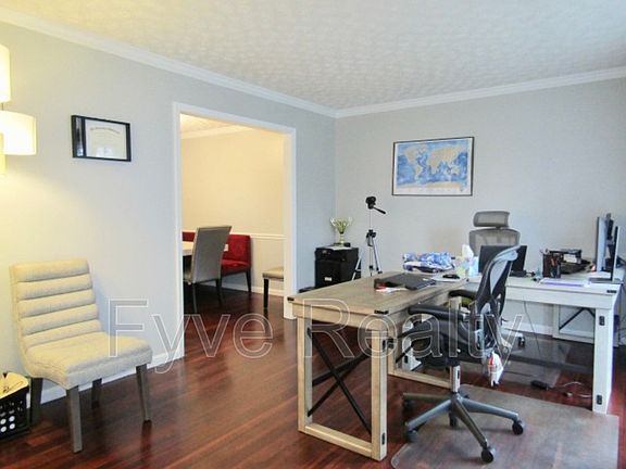 4th image of 5223 Reddington Dr