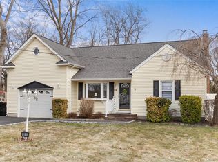 89 Cotter St, West Islip, NY 11795