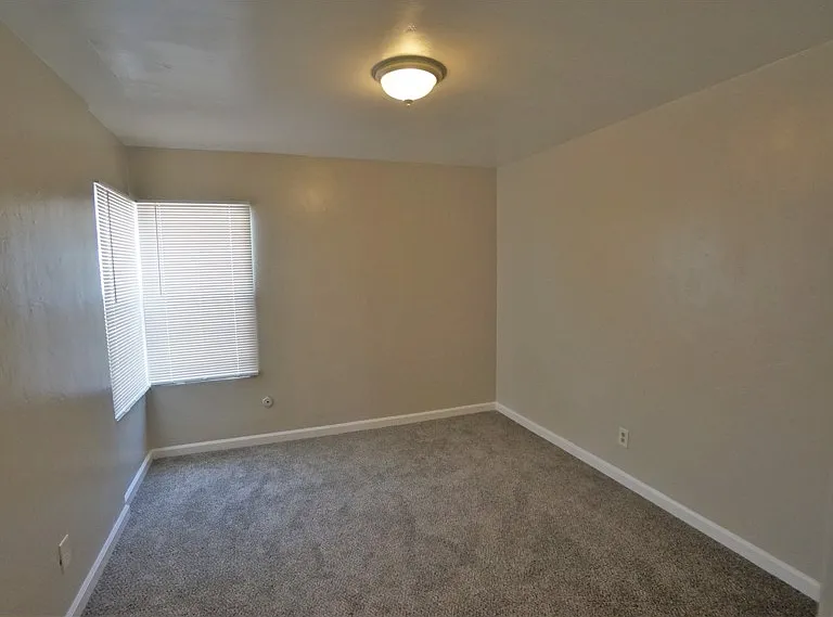 4265 Euclid Ave #4 — Photo 7