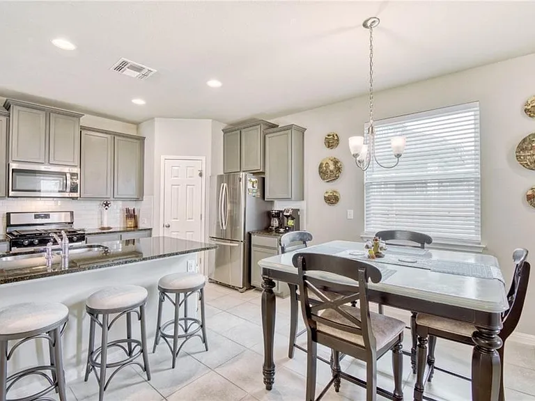 6410 Owl Creek Ln — Photo 2