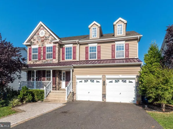 2124 Morgan Hill Dr, Pennsburg, PA 18073