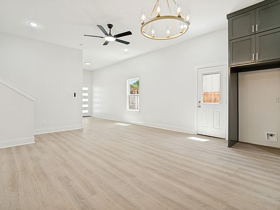 2nd image of 8009 Doreen Ave