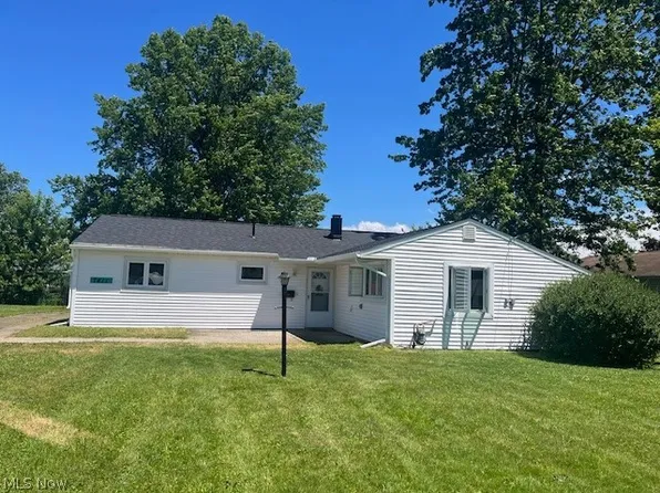 7411 Denny Dr, North Ridgeville, OH 44039