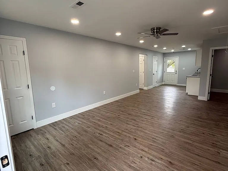 3913 Pine Ave SW — Photo 4