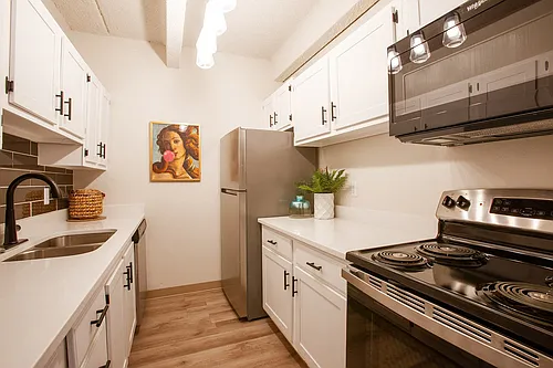 Los Altos Towers Photo 1