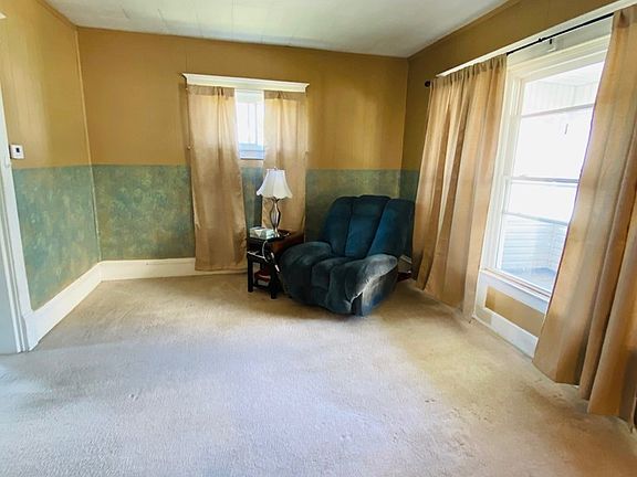 5th image of 303 Vesper St