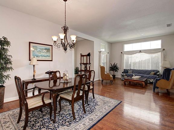 3rd image of 1481 Rose Glen Dr