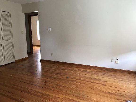 4th image of 85 Georgetown Dr APT D