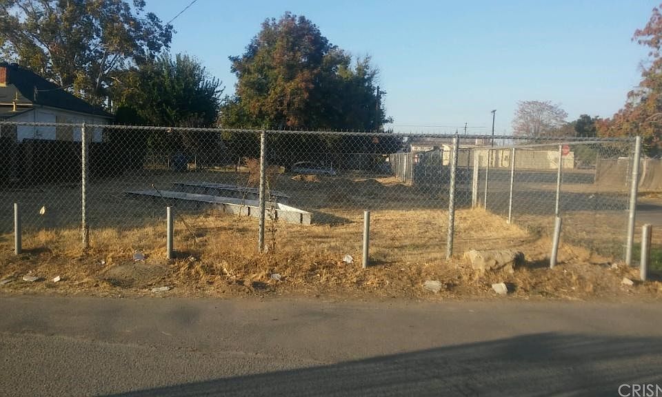 2nd image of 1918 E Lewis Ave