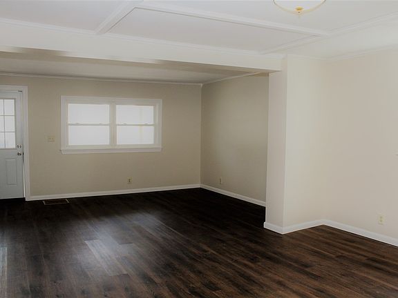 4th image of 940 Lafayette St