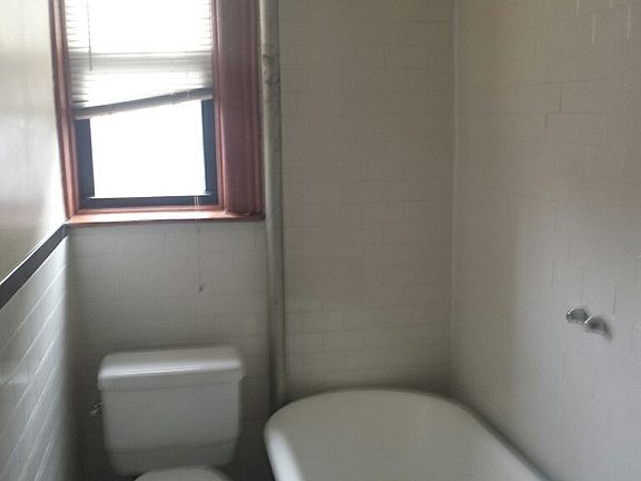2nd image of 860 Marcy Ave APT 3R