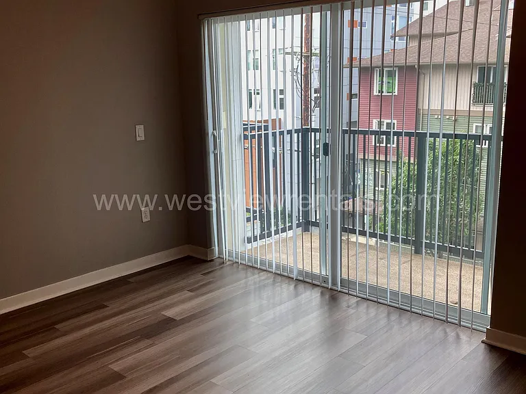 203 E Laurel St — Photo 29