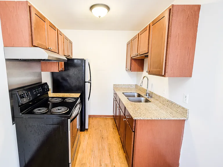 Emerson Apartments | 2537 — Photo 18