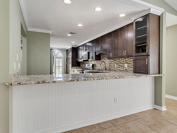 4th image of 39 Bay Haven Ct