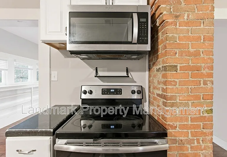 405 College St — Photo 12