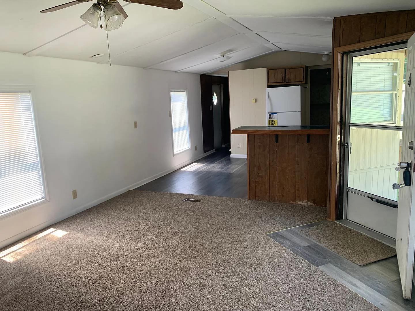 Available Now - Spacious 2 Bedroom + Bonus Room, 2 Bath Mobile Home — Photo 4