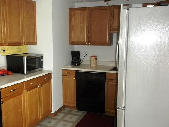 3rd image of 628 Oak Gale Ln