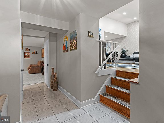 4th image of 1030 Camas Dr