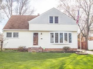 516 Crescent Dr, Willowick, OH 44095