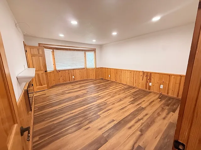 477 Villa Grove Ave — Photo 8