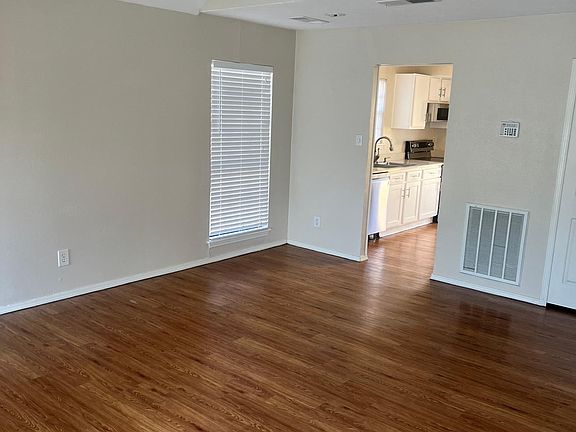 4th image of 3341 Briaroaks Dr