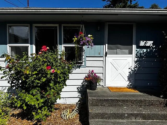 4226 27th Ave W — Photo 2