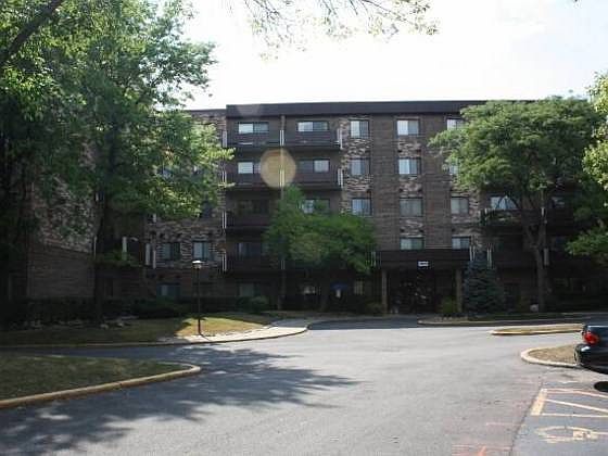 1st image of 700 Wellington Ave Unit 304
