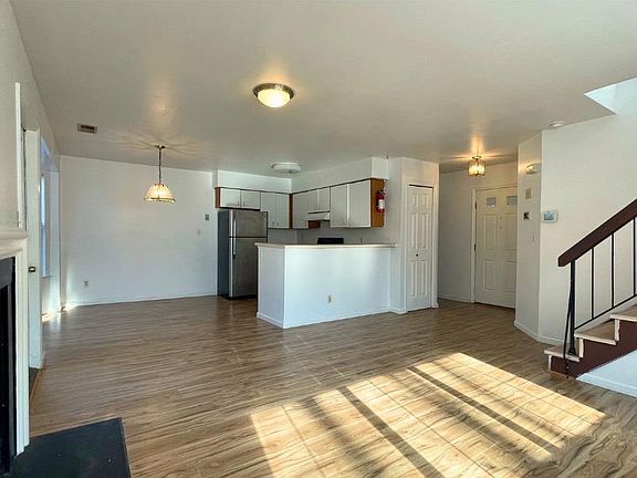 2nd image of 6 Ayres Ct