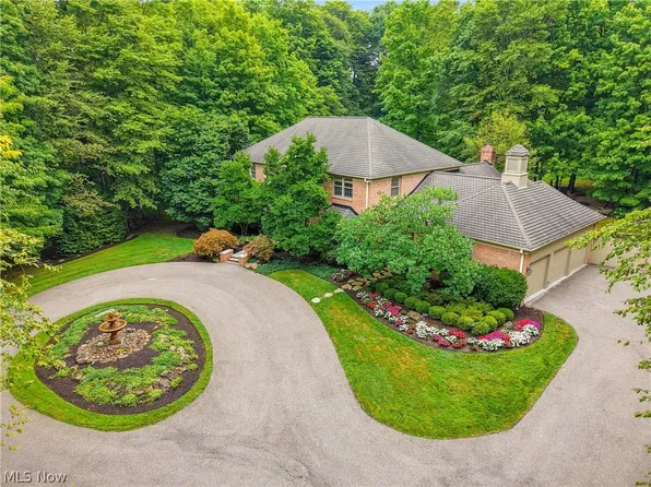 15265 Suffolk Ln, Chagrin Falls, OH 44022
