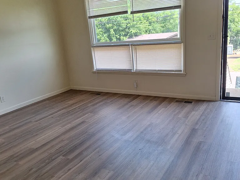 3230 Spears Rd — Photo 4