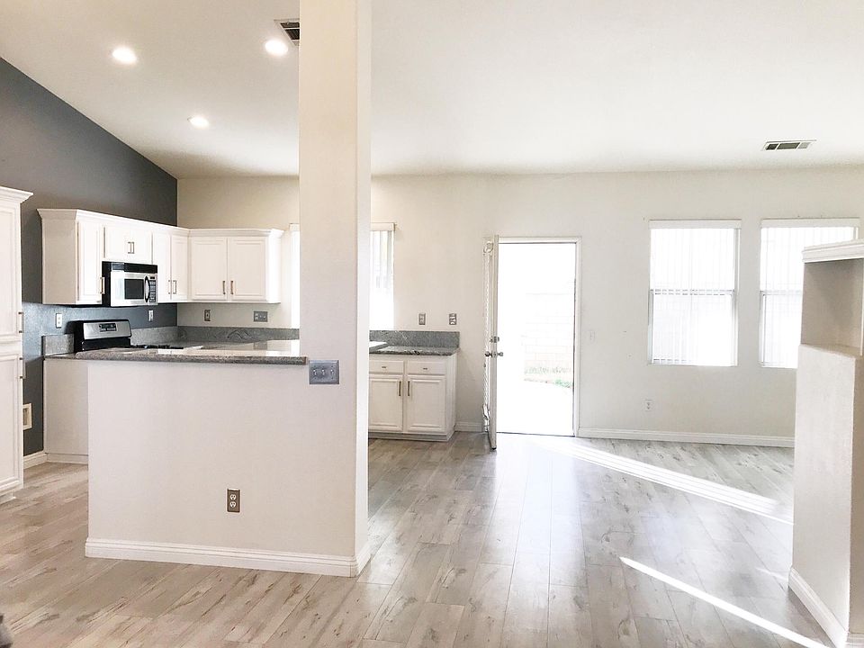 Open floor plan -Kitchen accessing to backyard