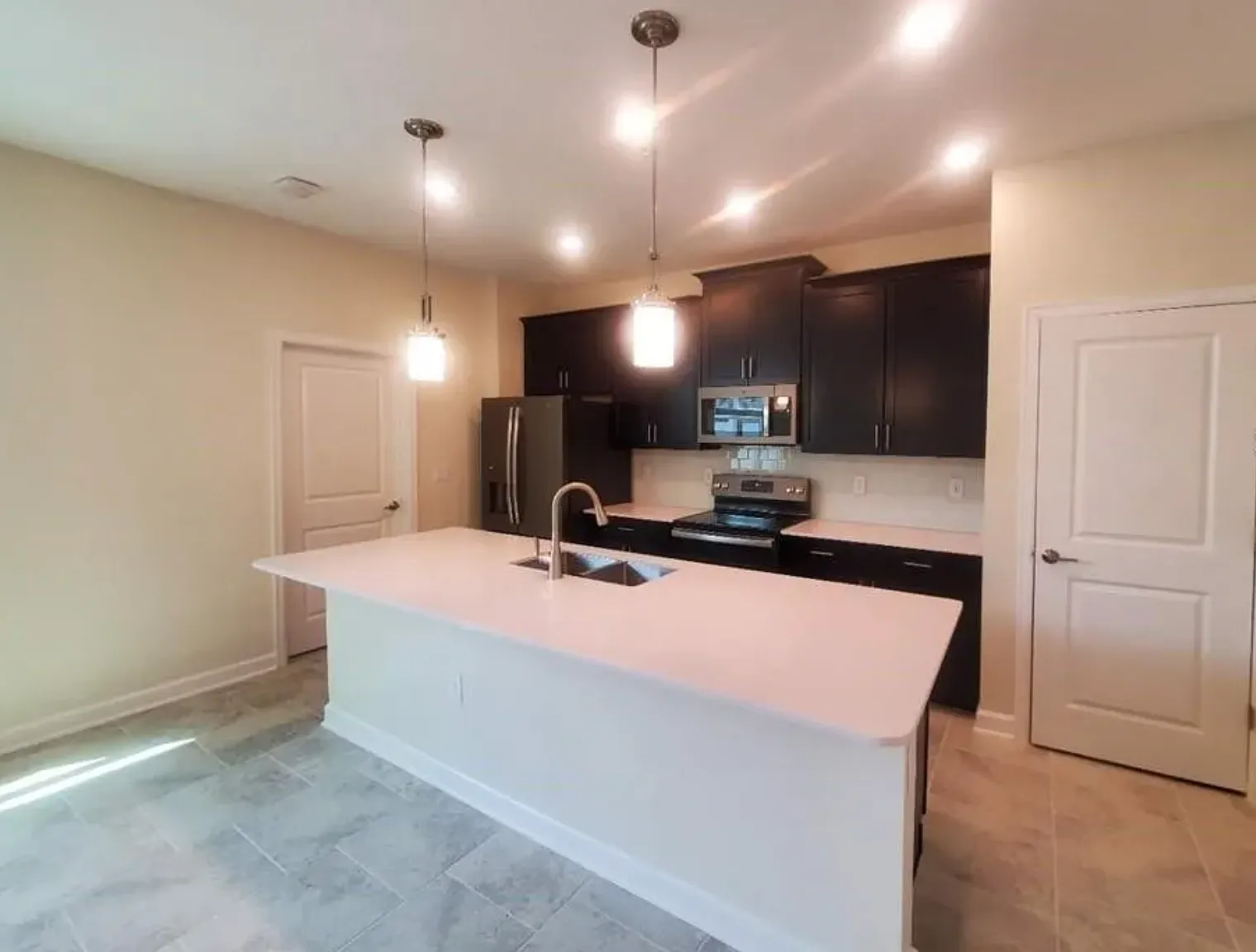 12140 Sonnet Ave — Photo 2