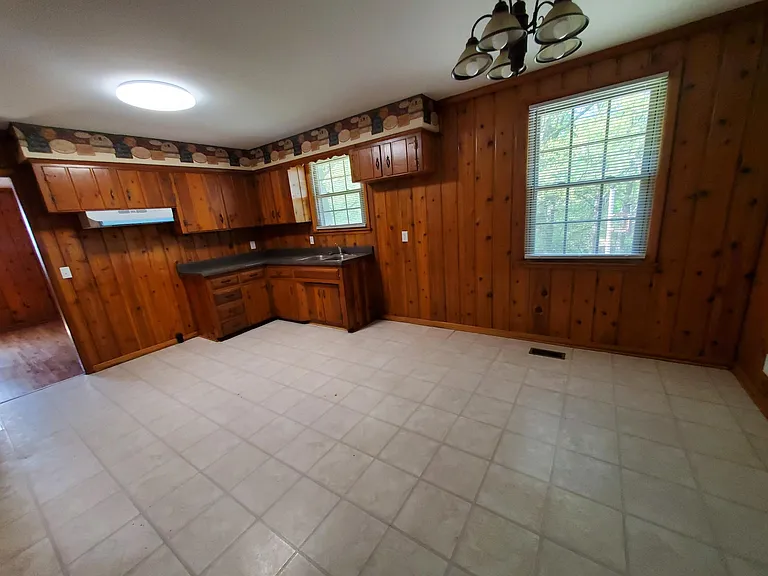 323 Bonnahurst Dr — Photo 4