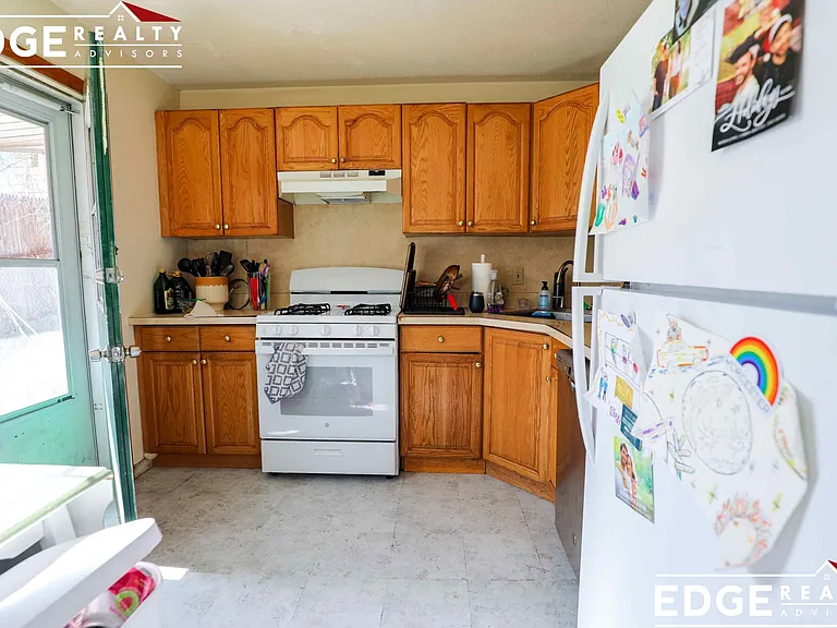 33 Higgins St — Photo 7