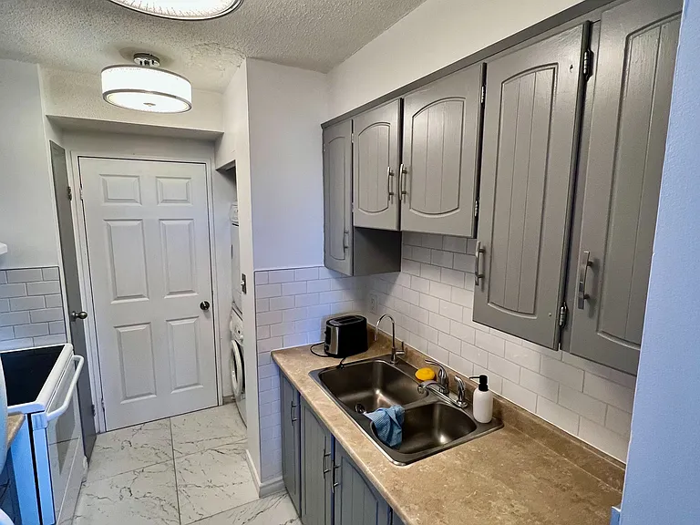 55 William St E #716 — Photo 6