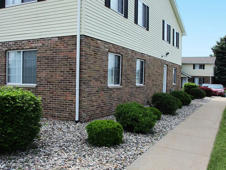 1226 N Hemlock Rd — Photo 3