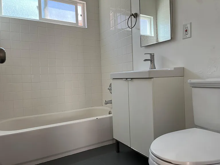 1351 Armadale Ave #6 — Photo 6