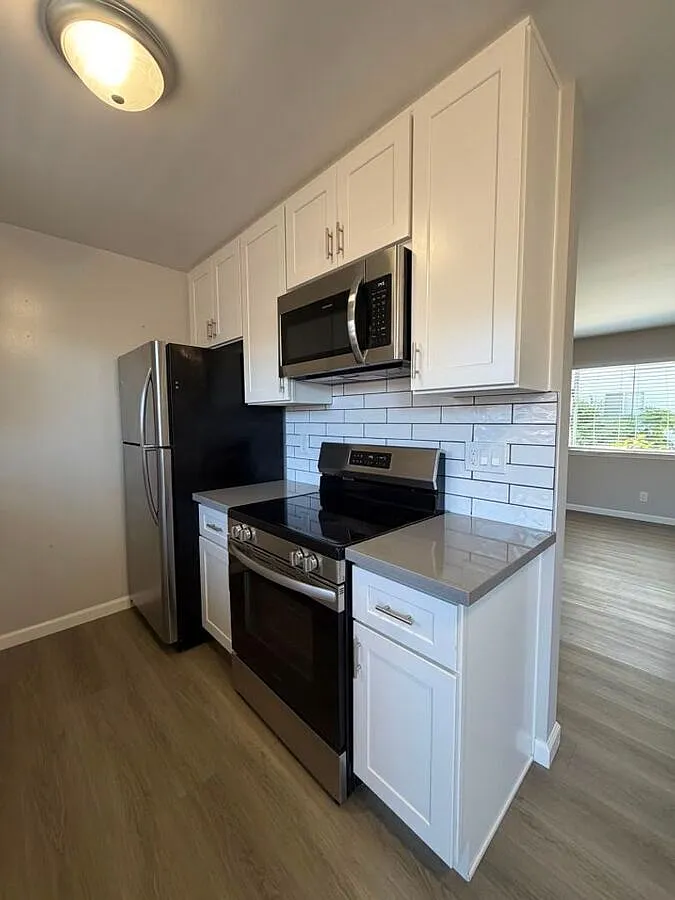 Spacious 2BR/1.5BA in San Leandro | In-Unit Laundry | Private Outdoor Space | Parking — Photo 4