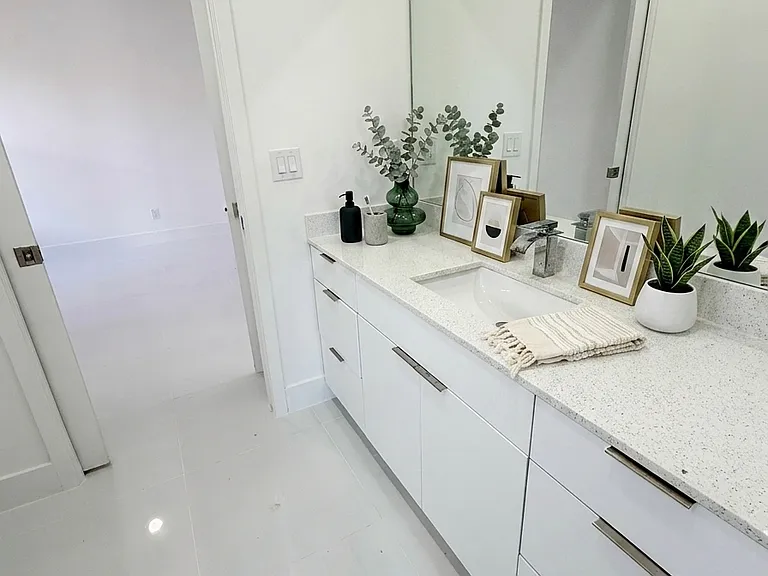 2726 NW 41st Pl — Photo 17