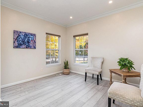 3rd image of 542 Berrycrest Way