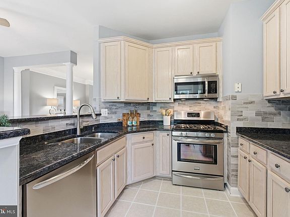 4th image of 111 Lake Cook Dr