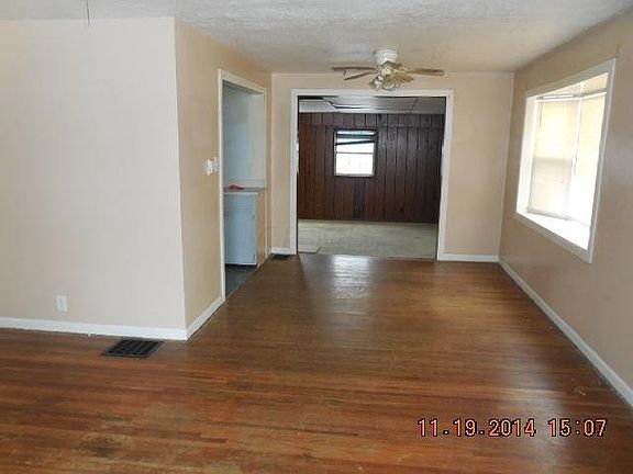 3rd image of 2943 Dresden St