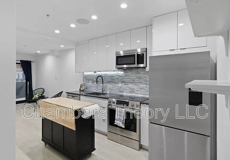 4 R St NW #5 — Photo 3