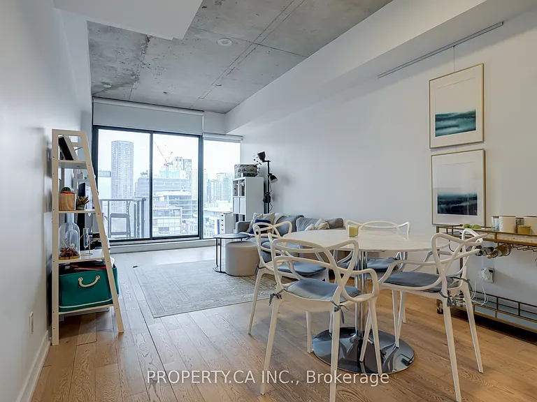560 King St W #1111 — Photo 2