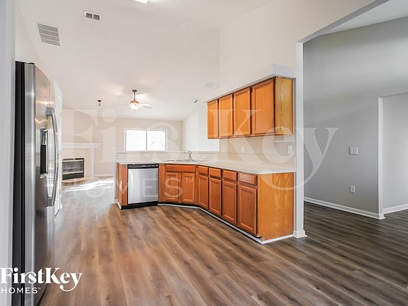 5th image of 1220 Maclaren St