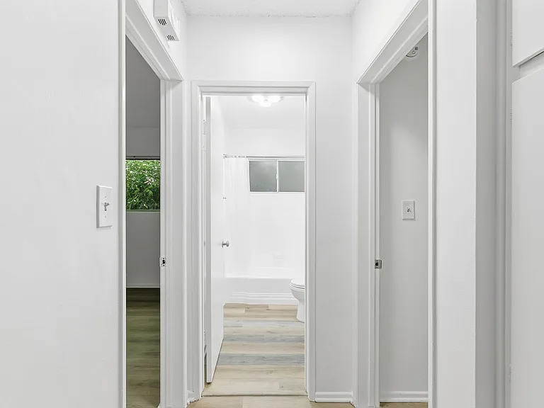 1015 S Westgate Ave — Photo 24
