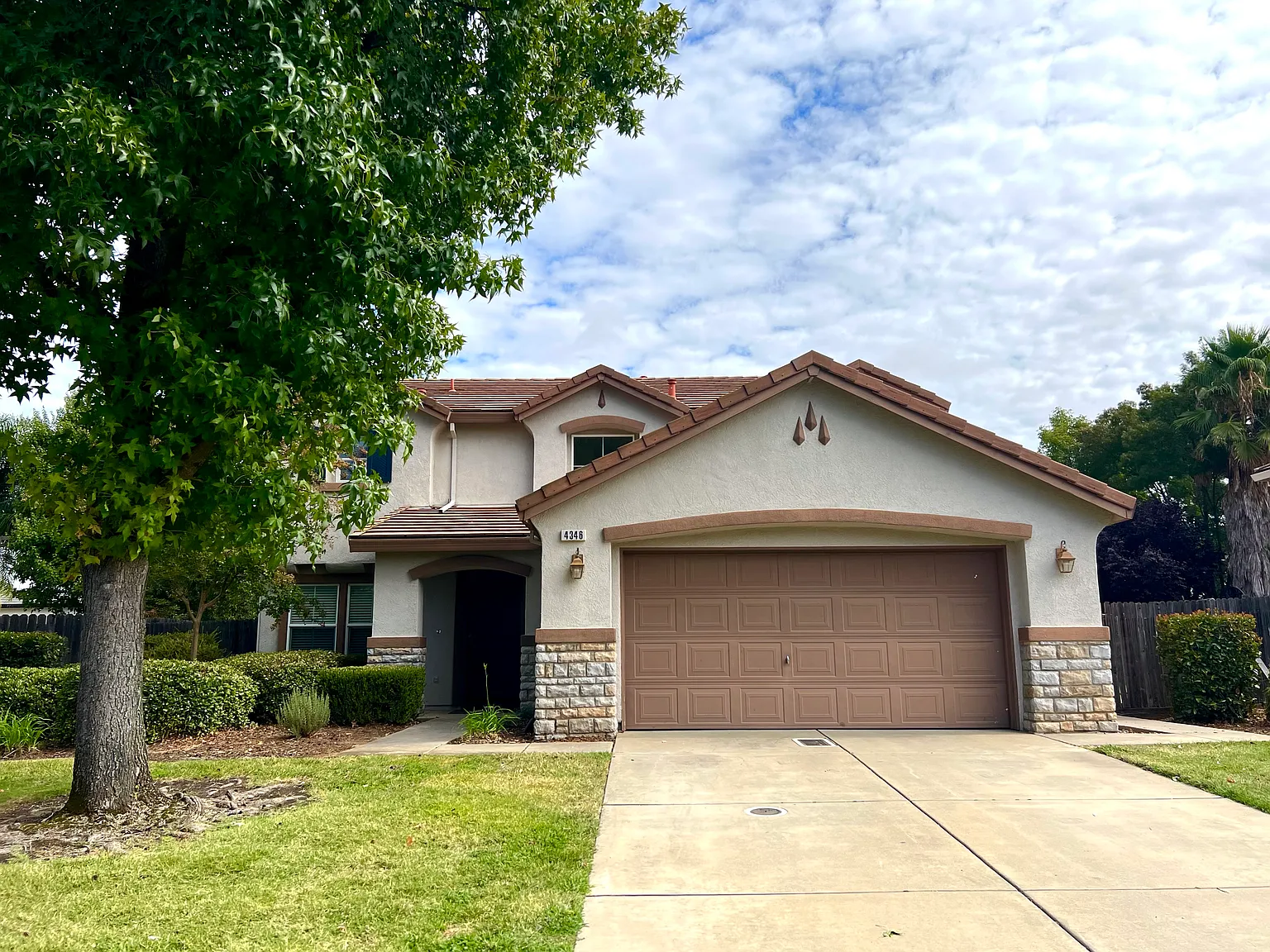 3 bed, 2.5 bath, 2249 sqft, $2,950 — Photo 1